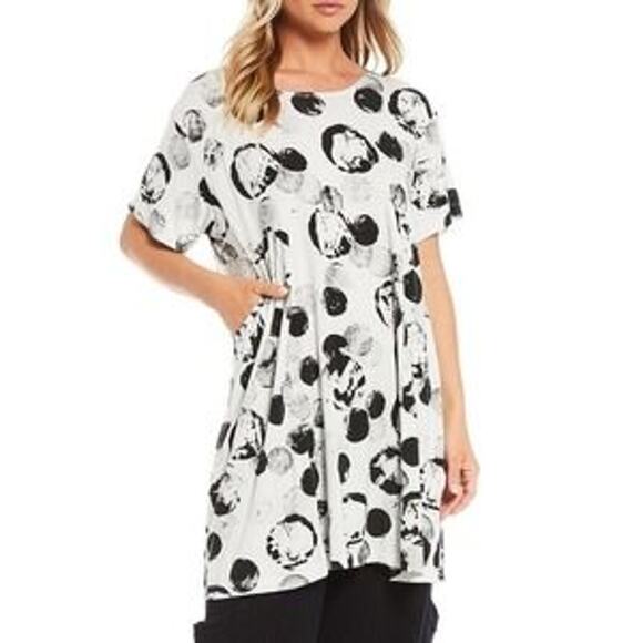 bryn Walker Tops - Bryn Walker Mara Circle Print Viscose Jersey Short Sleeve Tunic
